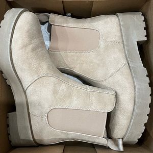 Dirty Laundry size 81/2 Montana boot worn in very good condition